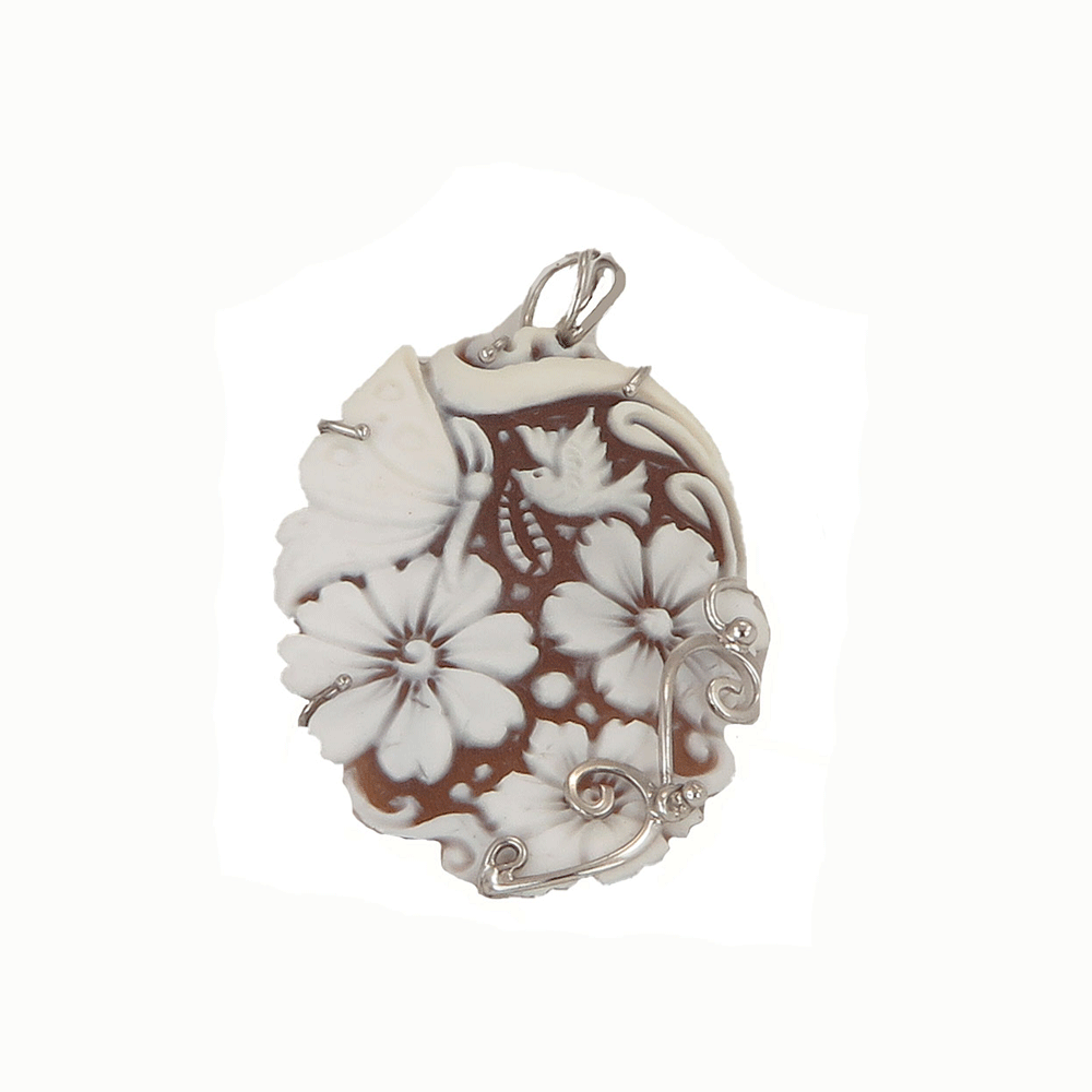Flower cameo pendant