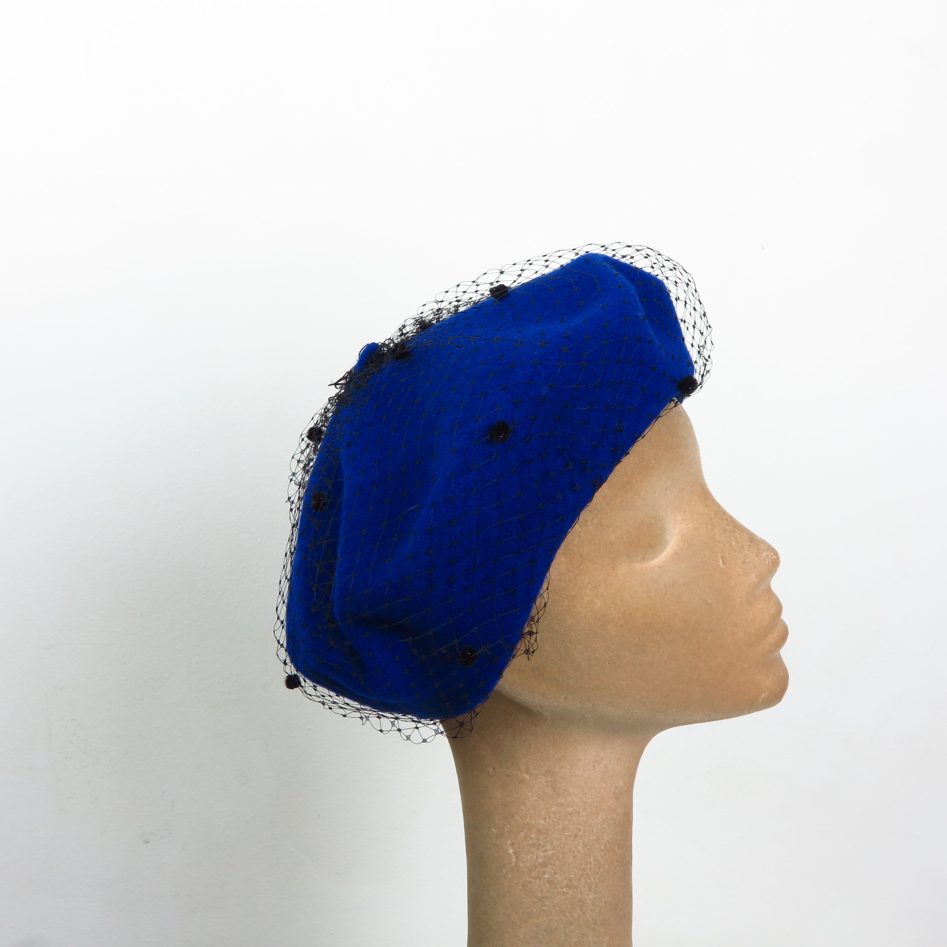 Basco in lana bluette e veletta