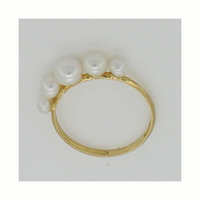 Anello in oro giallo con perle