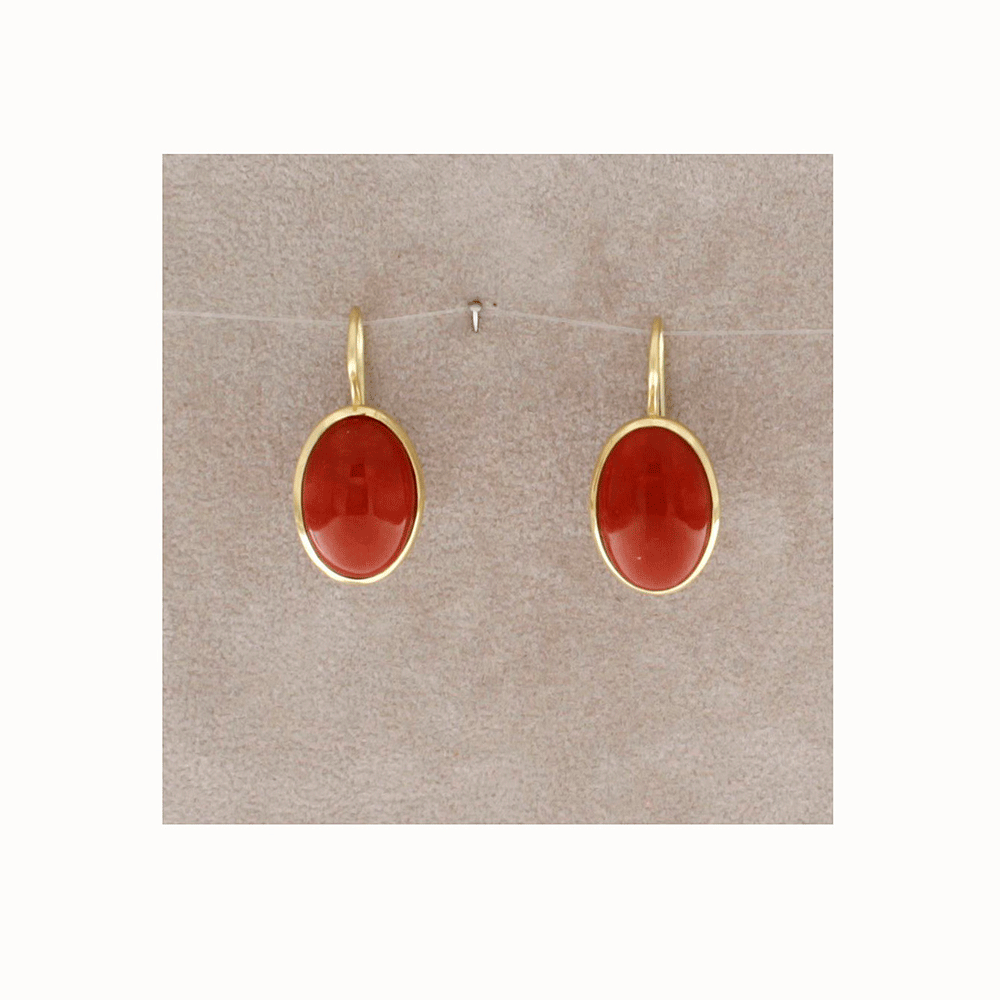 Orecchini in oro 18 kt e corallo rosso a spola