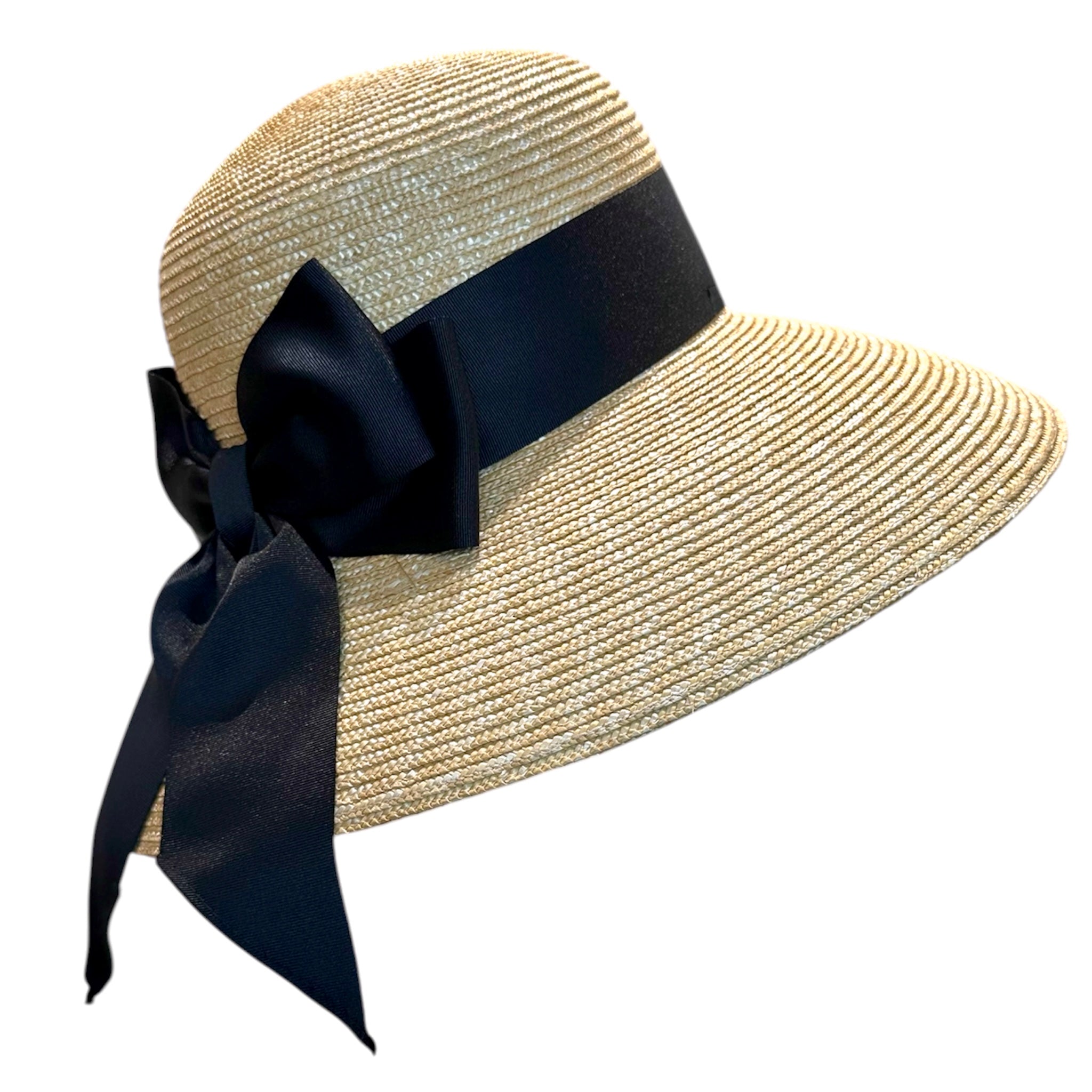 Cappello elegante in paglia