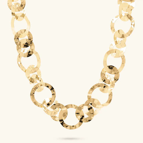 Collana a catena dorata martellata