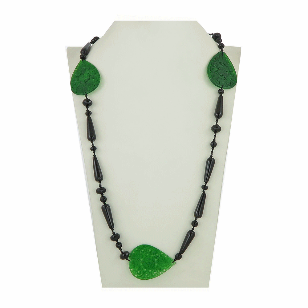 Collana lunga con agata nera e giade