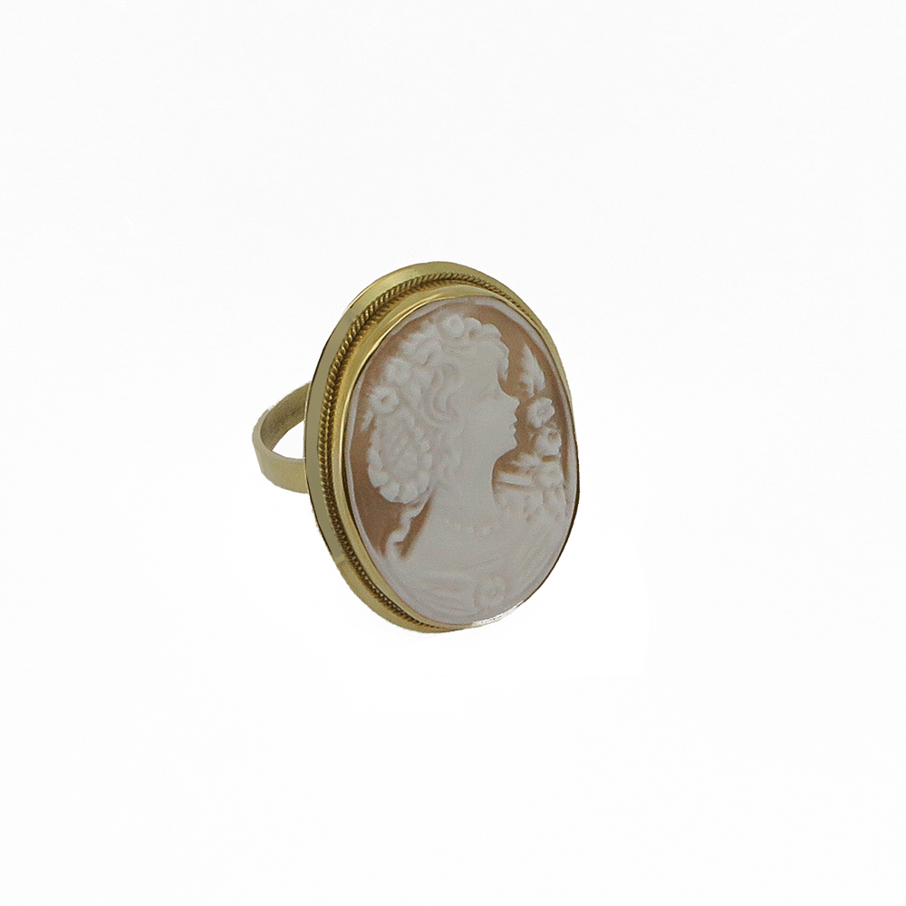 Anello in oro con cammeo