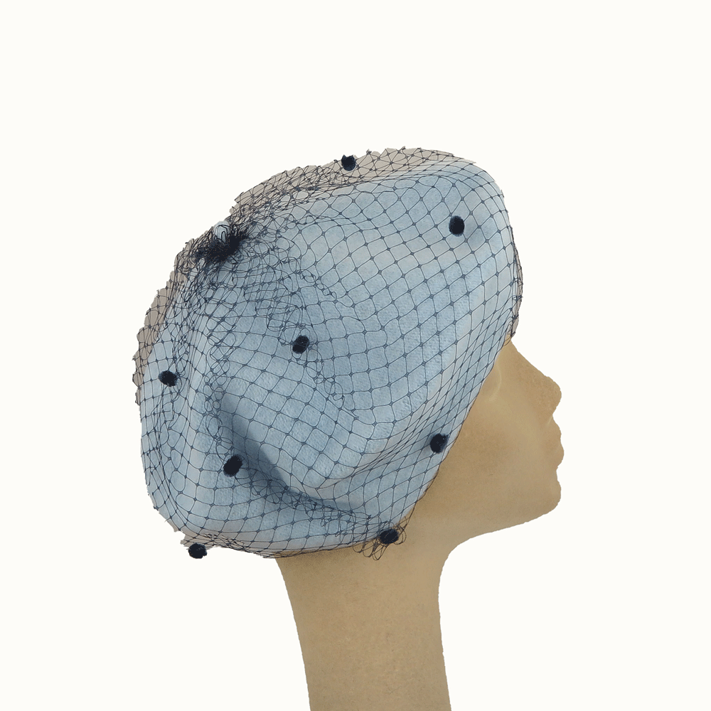 Basco in lana azzurro con veletta