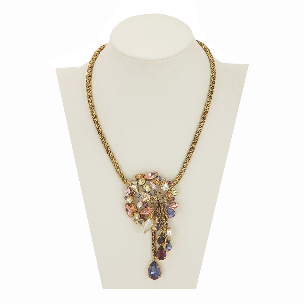 Collana con cascata di cristalli multicolor e perle di fiume