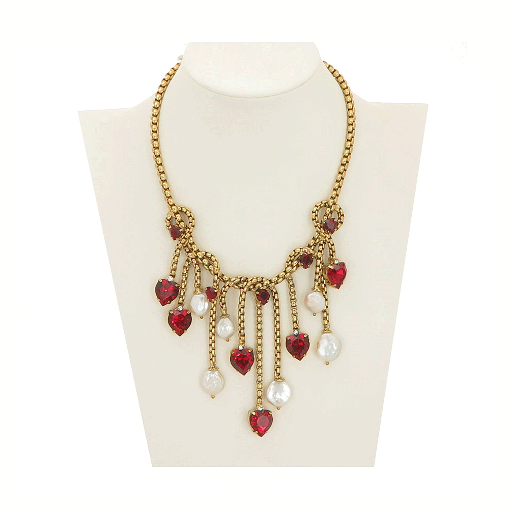 Necklace with heart crystals and river pearls