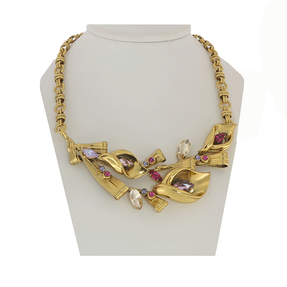 Necklace with pink lilac and fuchsia crystals