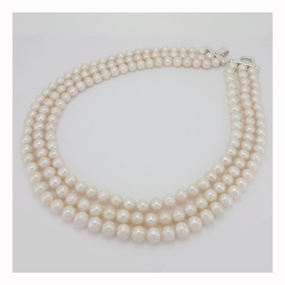 Collana di perle a tre fili