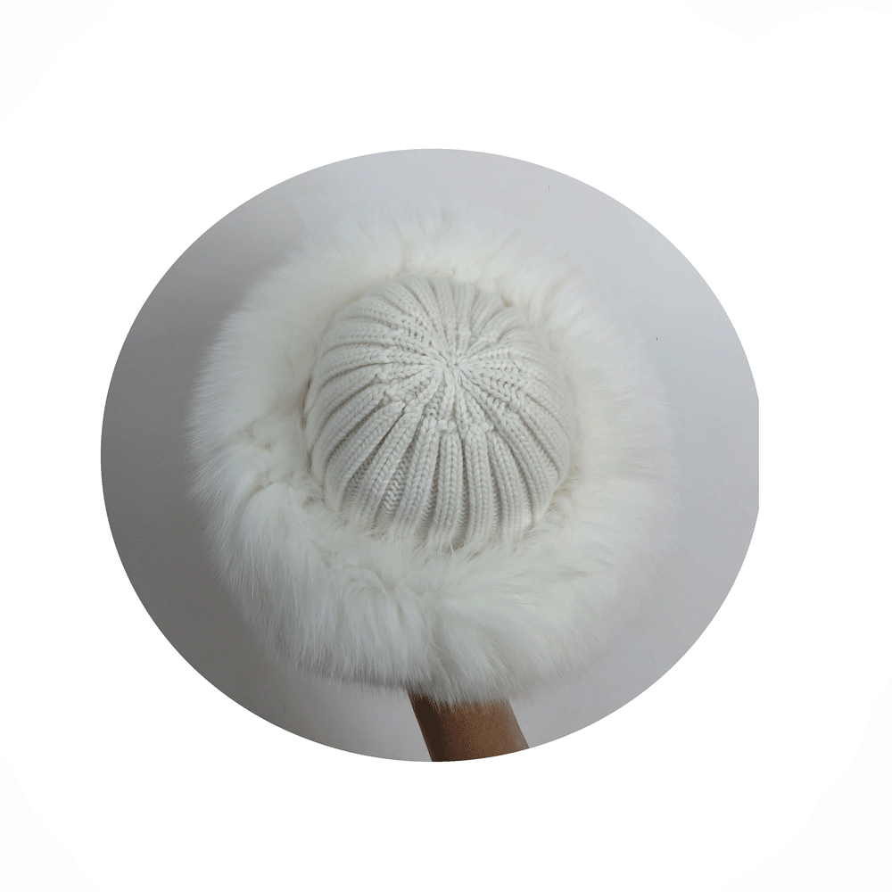 Colbacco bianco in lana e volpe