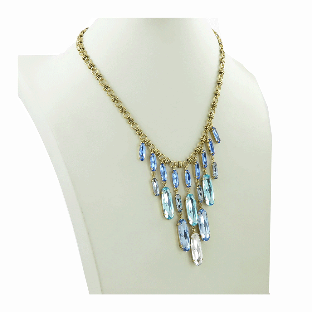 Collana con cascata di cristalli azzurri e trasparenti