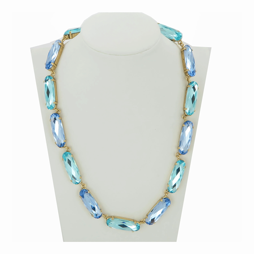 Collana di cristalli azzurri