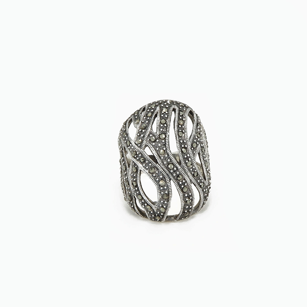 Anello a fascia traforato in marcasite