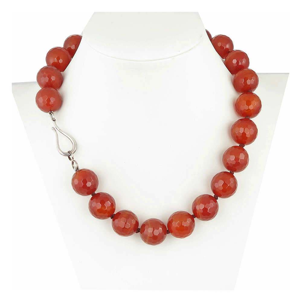 Collana in corniola naturale con pietre sferiche sfaccettate da 18 mm – Viganò Milano 1919