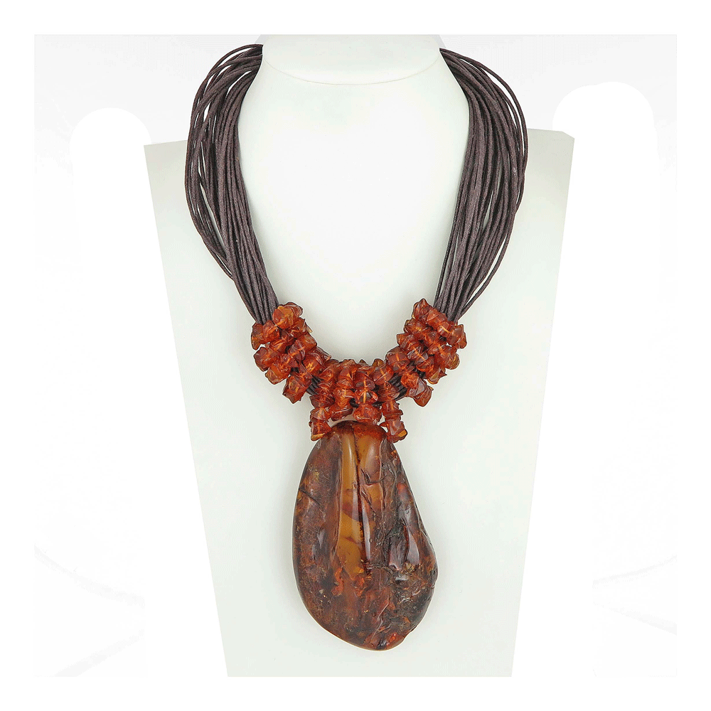 Collana con ambra e cordone