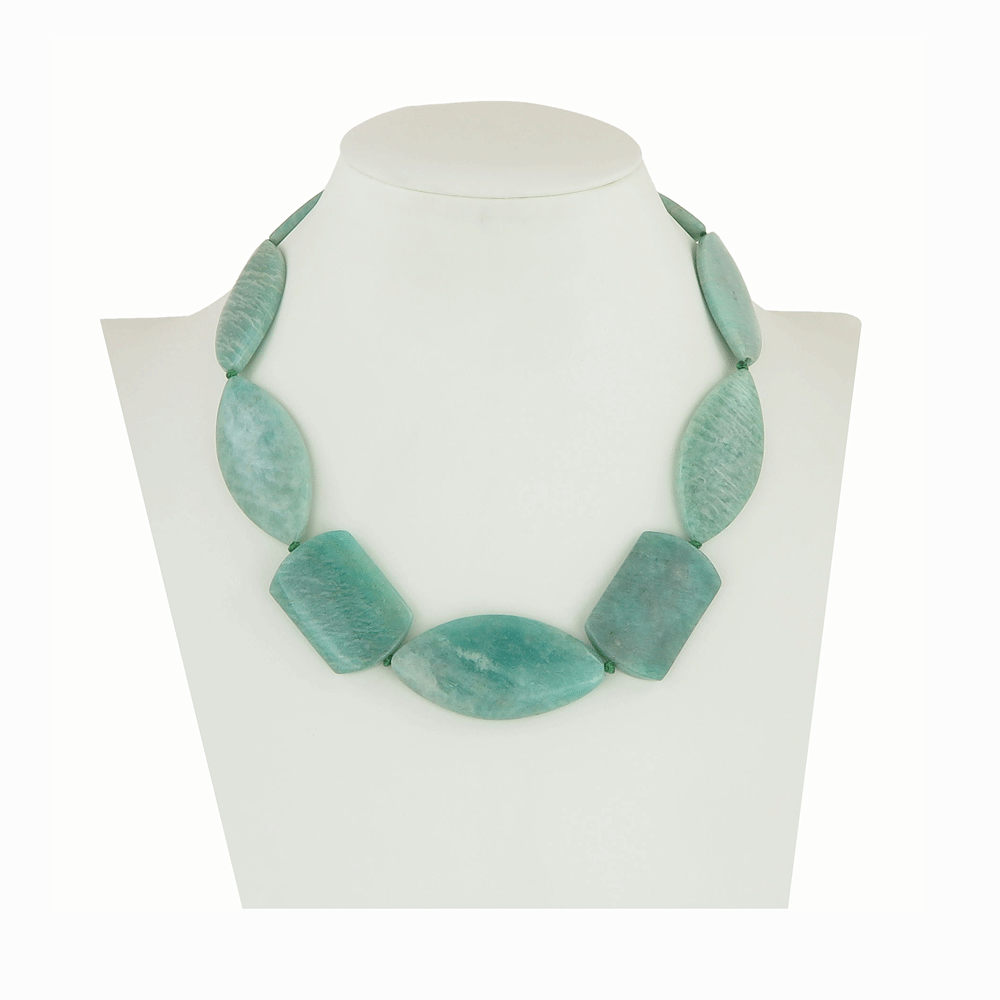 Collana con pietre dure verde acqua