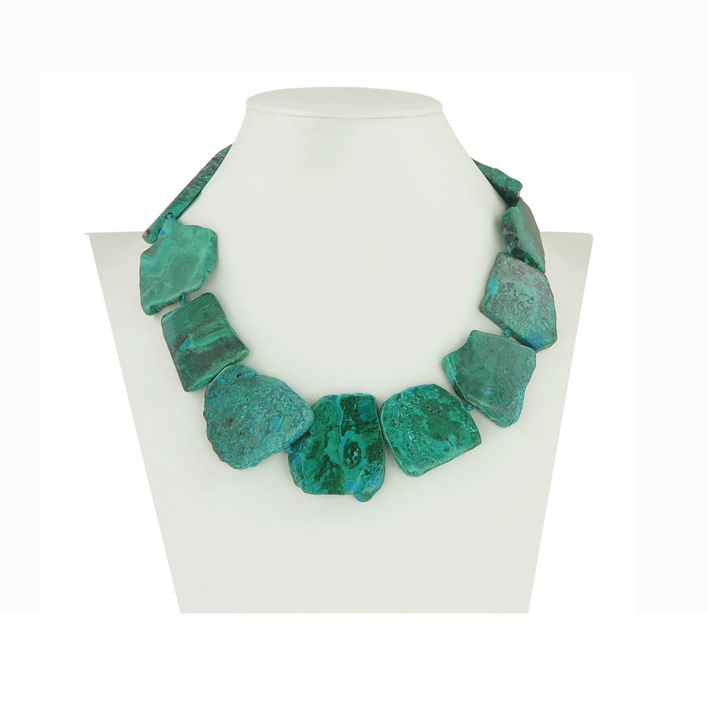 Collana con pietre naturali verdi