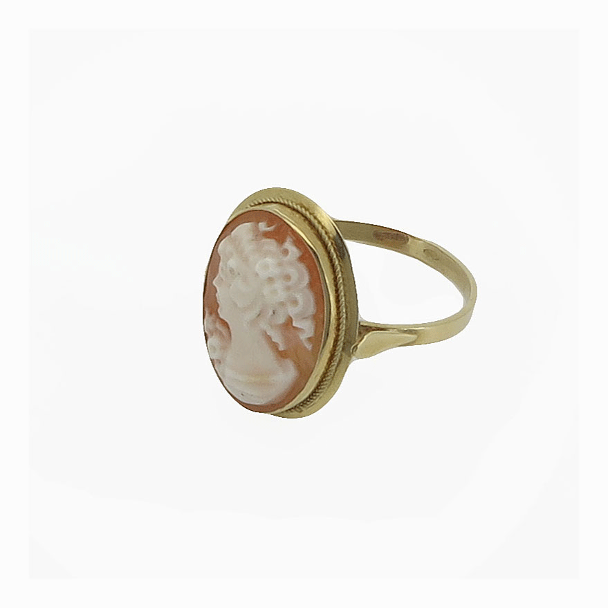 Anello in oro con cammeo