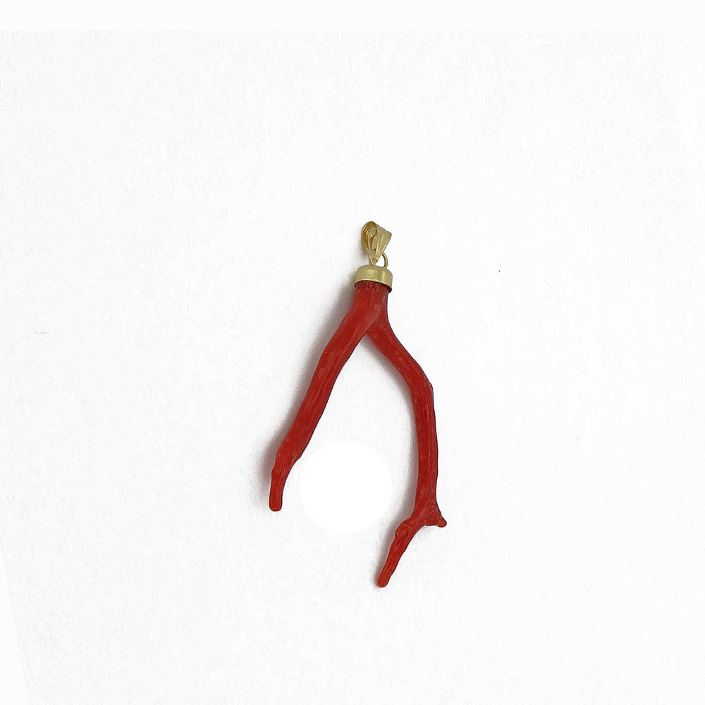 Ciondolo in corallo a rametto in oro giallo