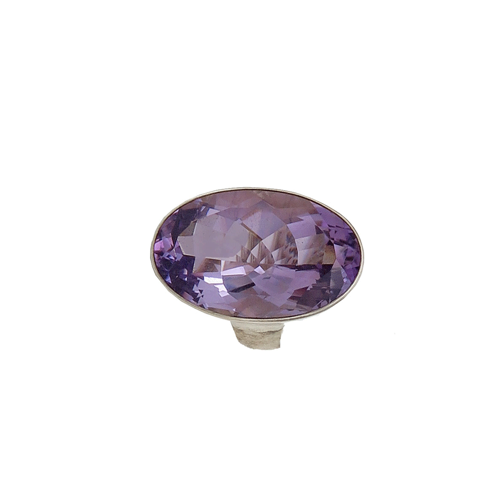 Anello in argento con ametista sfaccettata