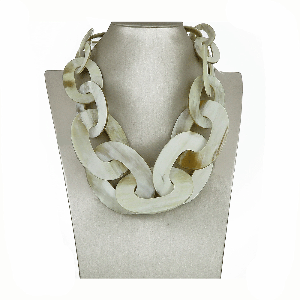 Collana a catena di corno chiaro