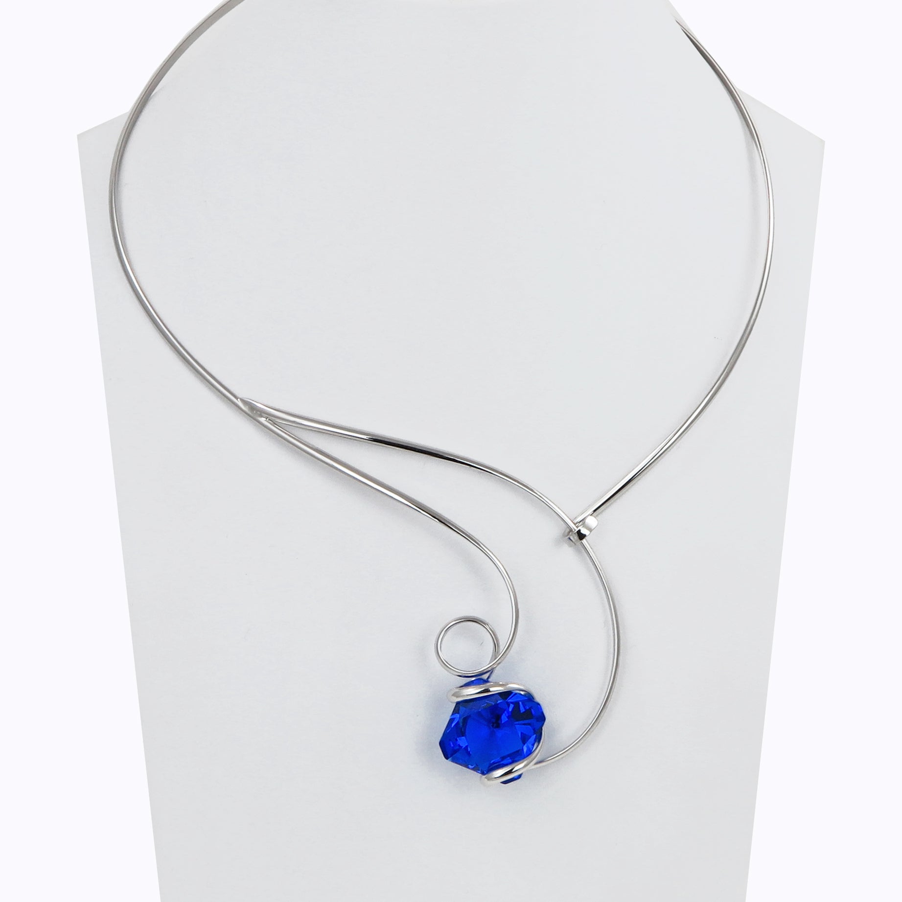 Rigid necklace with bright blue Swarovski crystal