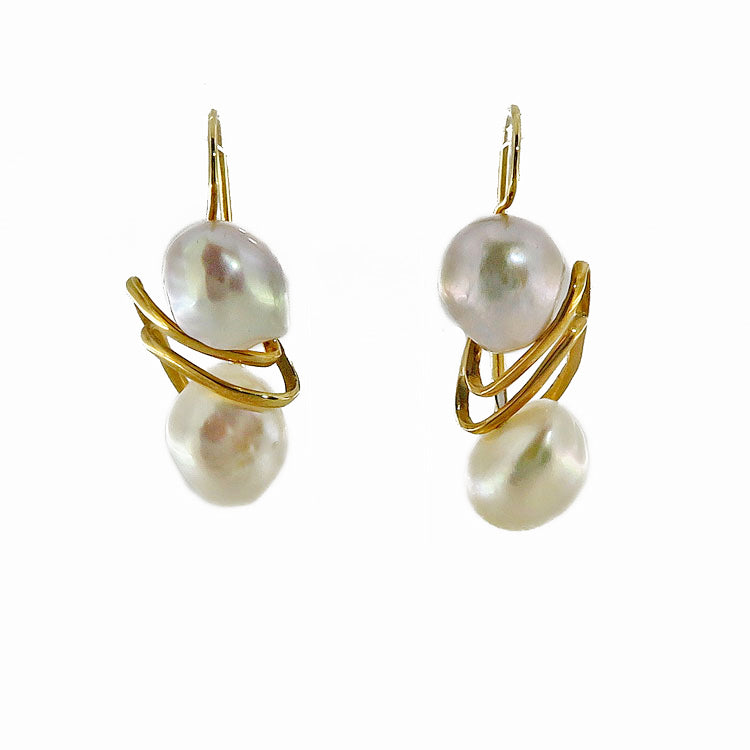 Earrings in gold and baroque pearls