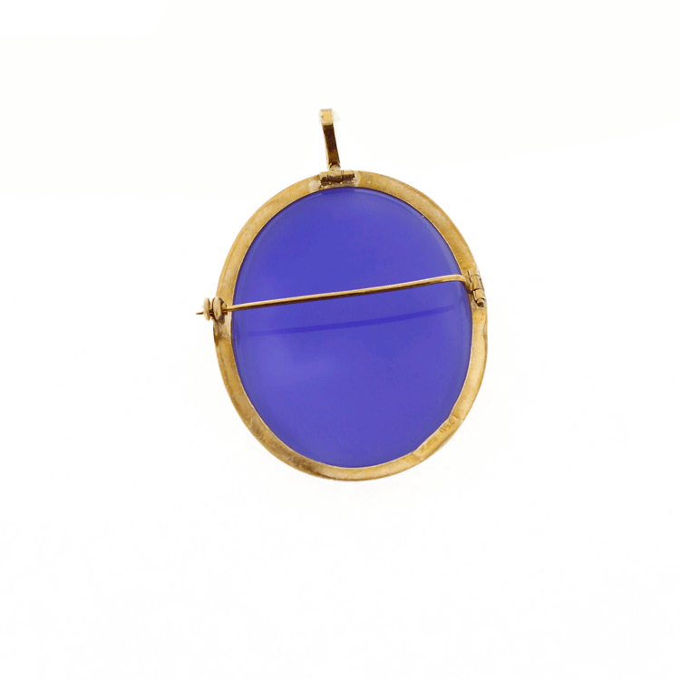 Spilla e ciondolo cammeo in oro e calcedonio blu