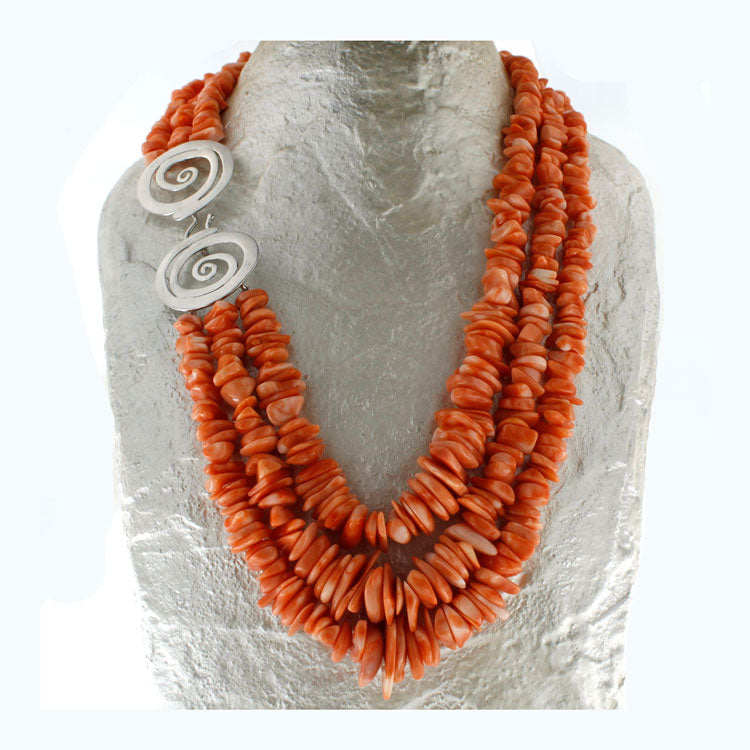 Collana in corallo rosso salmone a tre fili