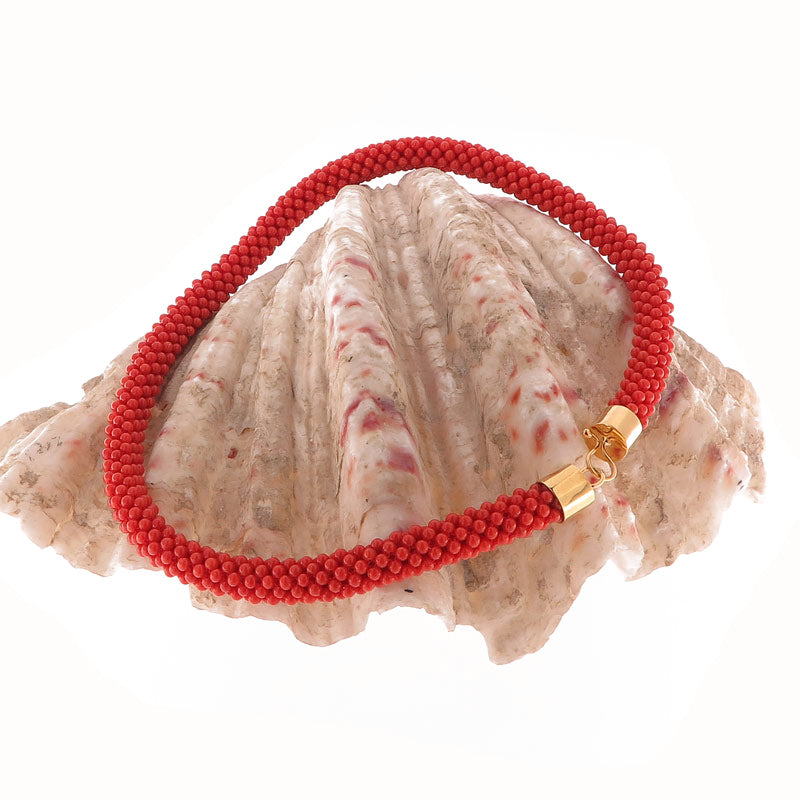 Collana girocollo in corallo tessito