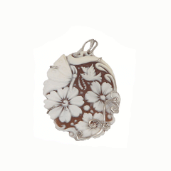 Flower cameo pendant