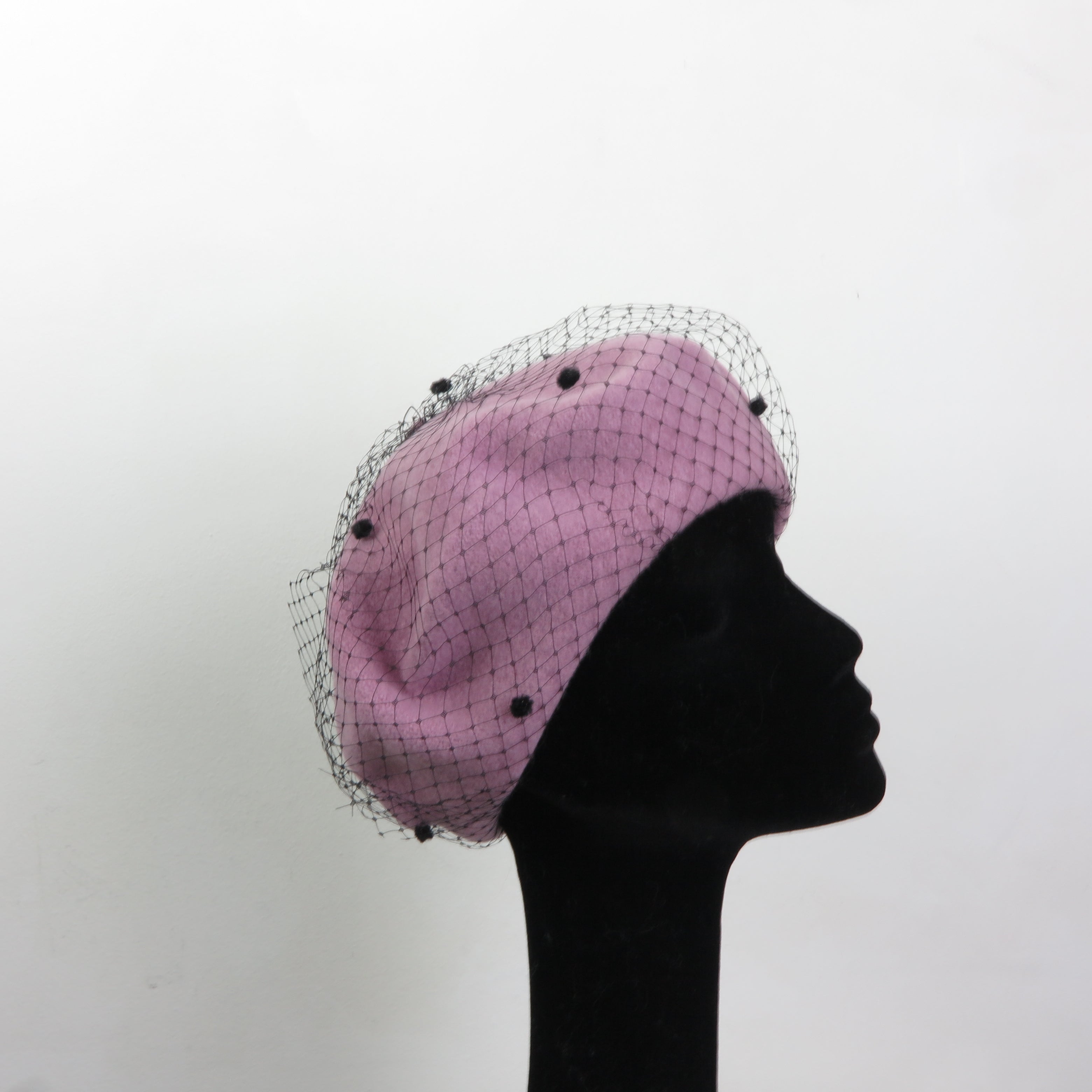 Basco in lana glicine con veletta