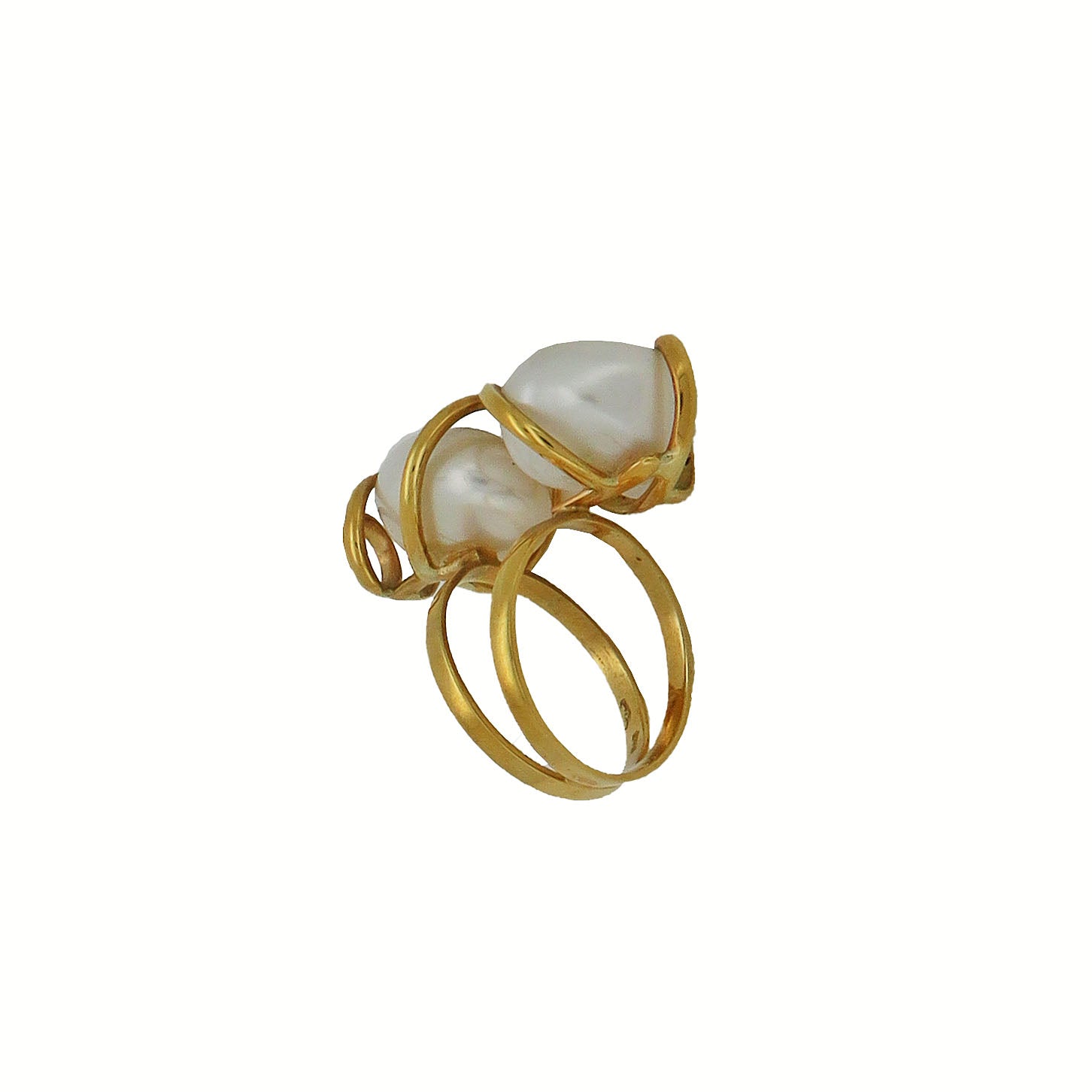 Anello in oro giallo con perle barocche