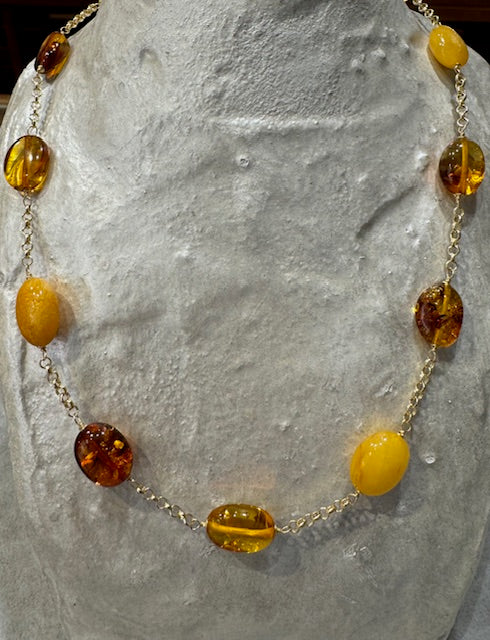Collana in oro 18 carati e ambra