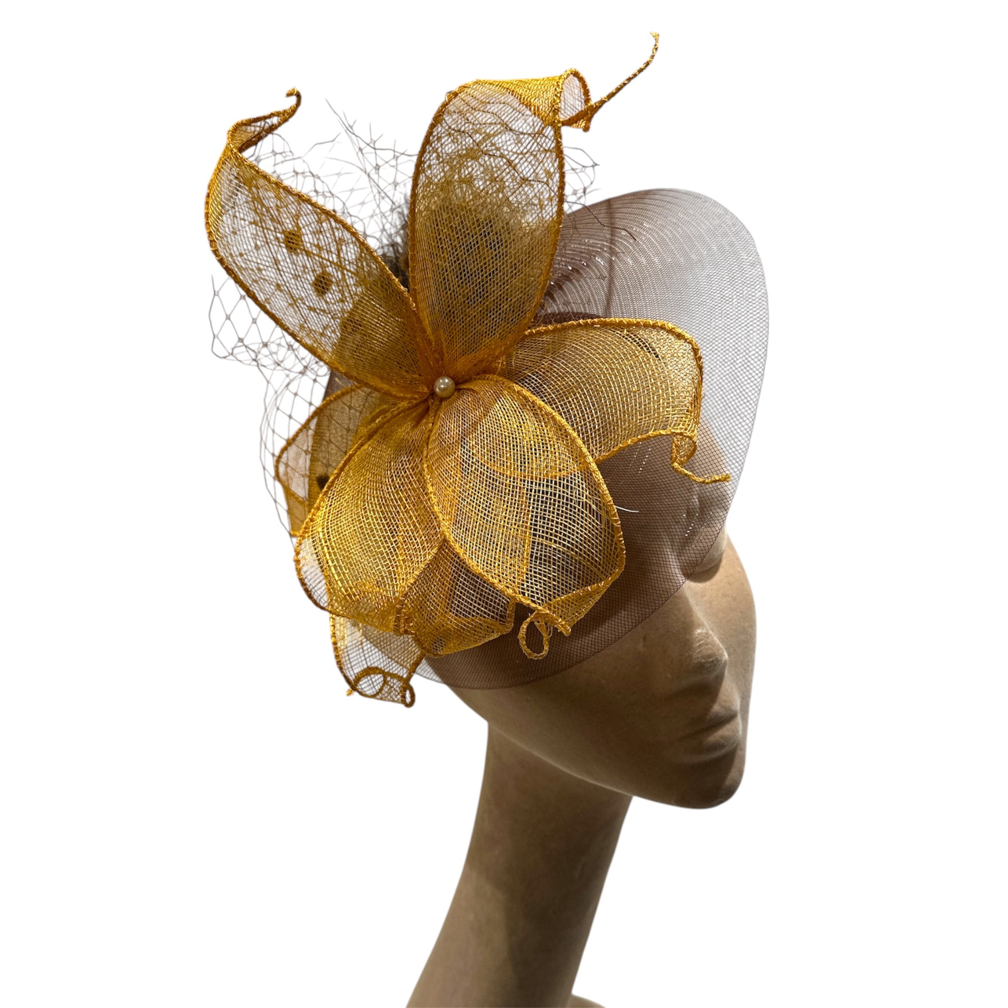 Fascinator da cerimonia giallo e marrone con fiore
