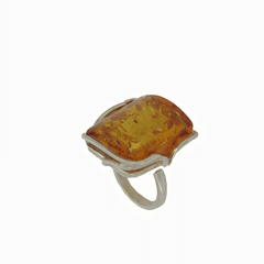 Anello in argento e ambra