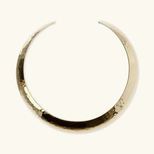 Collana choker dorata martellata