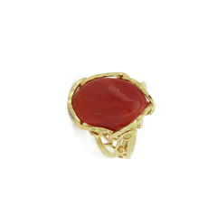 Anello di corallo e argento dorato