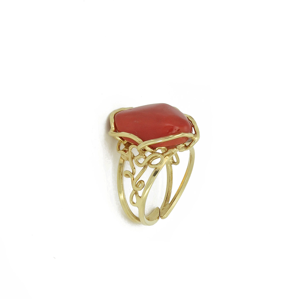Anello di corallo e argento dorato