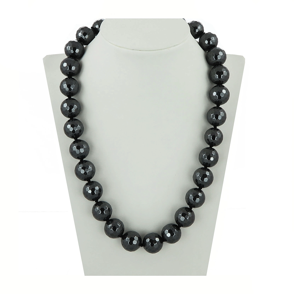 Collana di ematite sferica