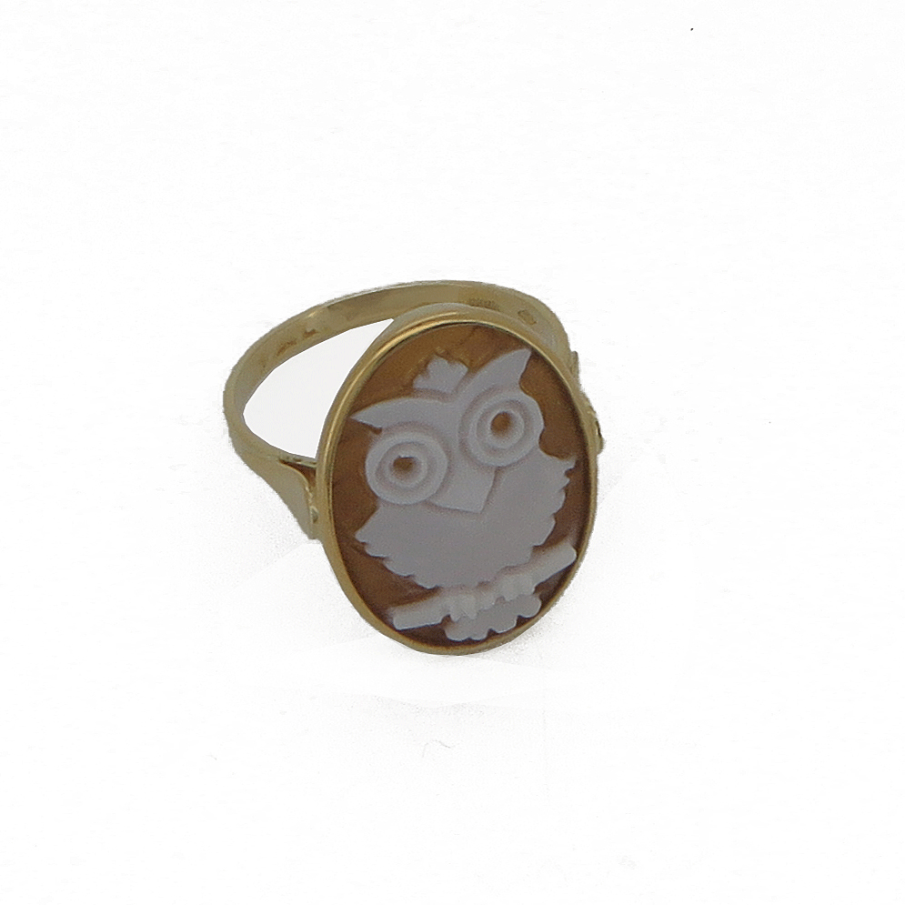 Anello in oro con cammeo soggetto civetta