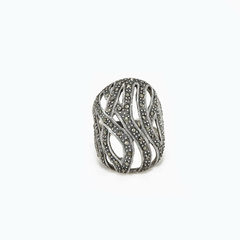 Anello a fascia traforato in marcasite