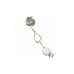 Collana di giada con pendente centrale decorato