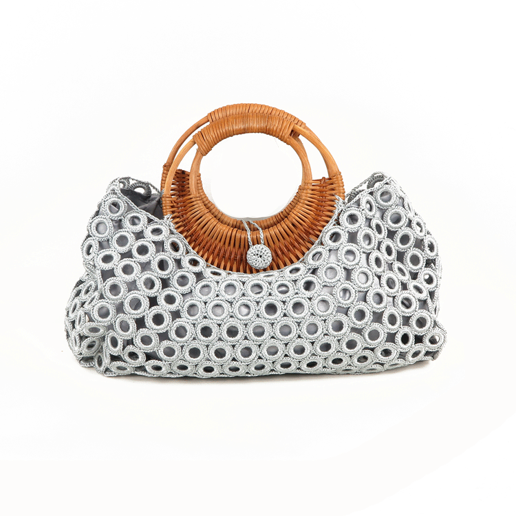 Borsa uncinetto grigio perla con manici in bamboo