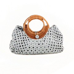 Borsa uncinetto grigio perla con manici in bamboo