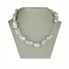 Collana di perle barocche bianche