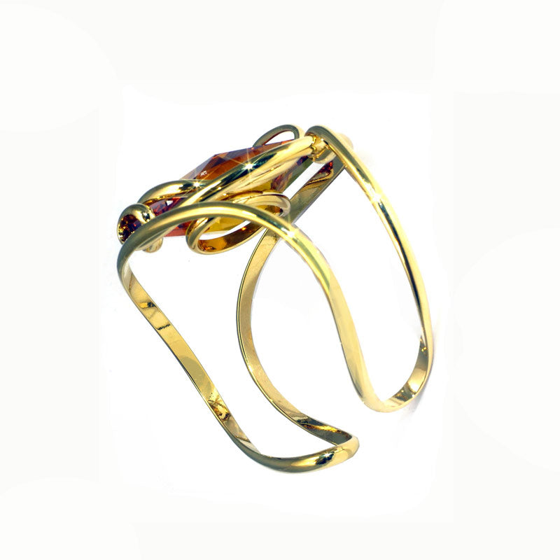 Rigid bracelet with crystal