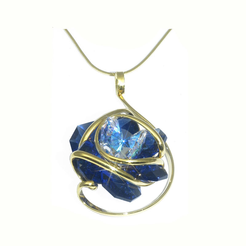 Collana con fiore di cristalli