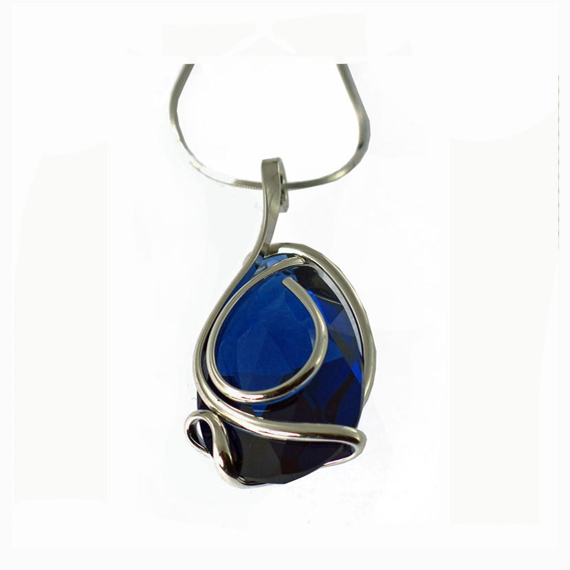 Rhodium-plated pendant with crystal drop