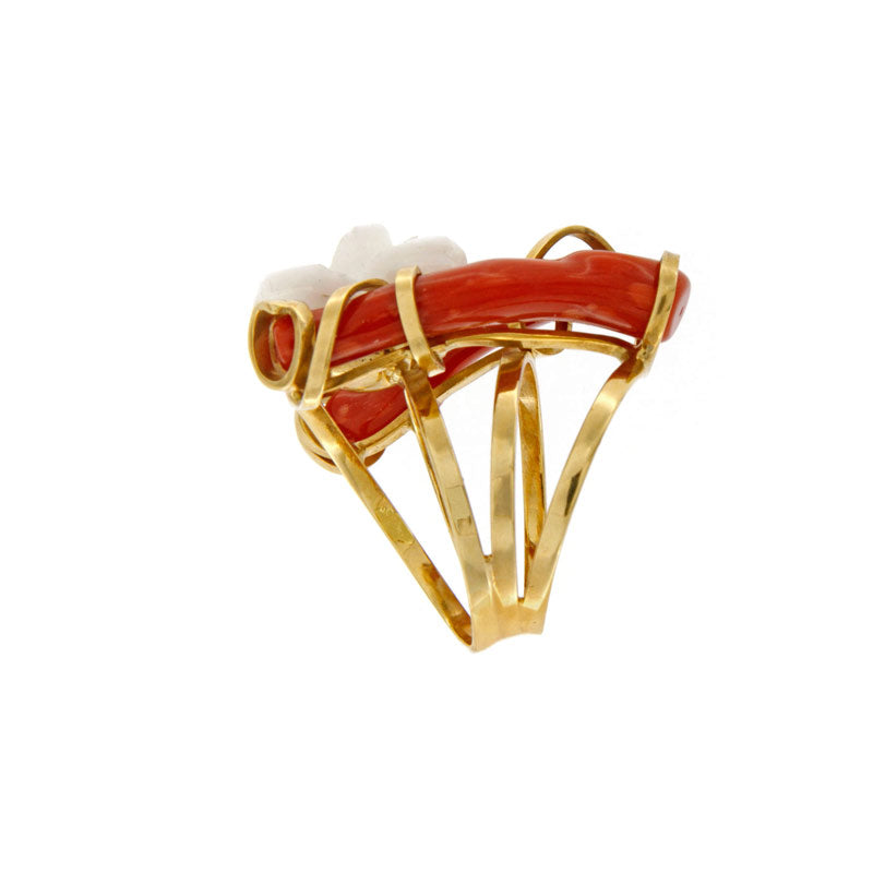 18 kt gold ring with red coral and white coral rose